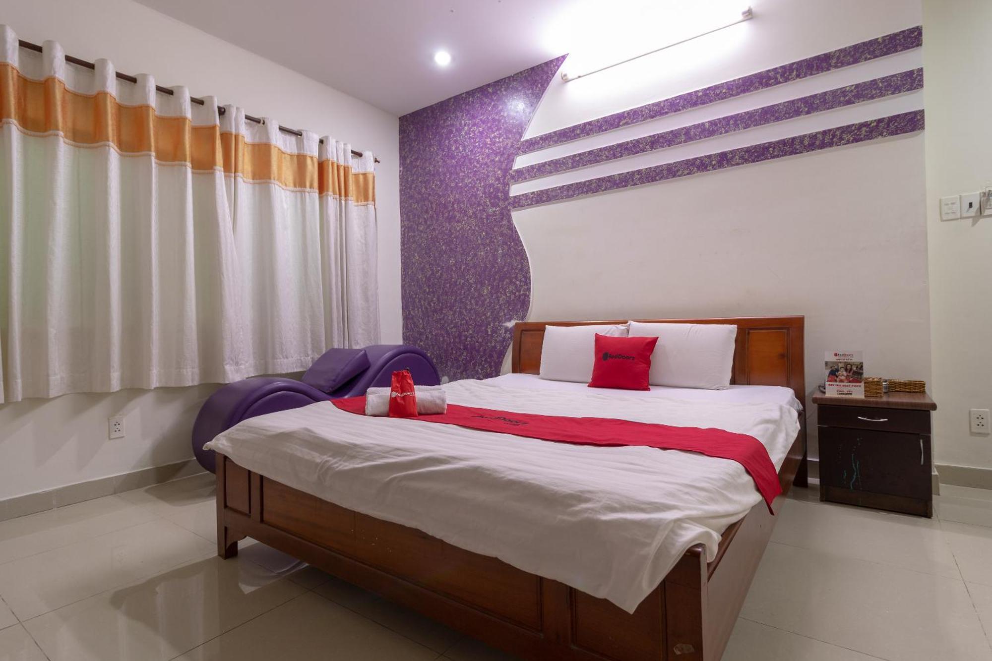 RedDoorz near Tan Huong Market 2 Ho Chi Minh City Bagian luar foto